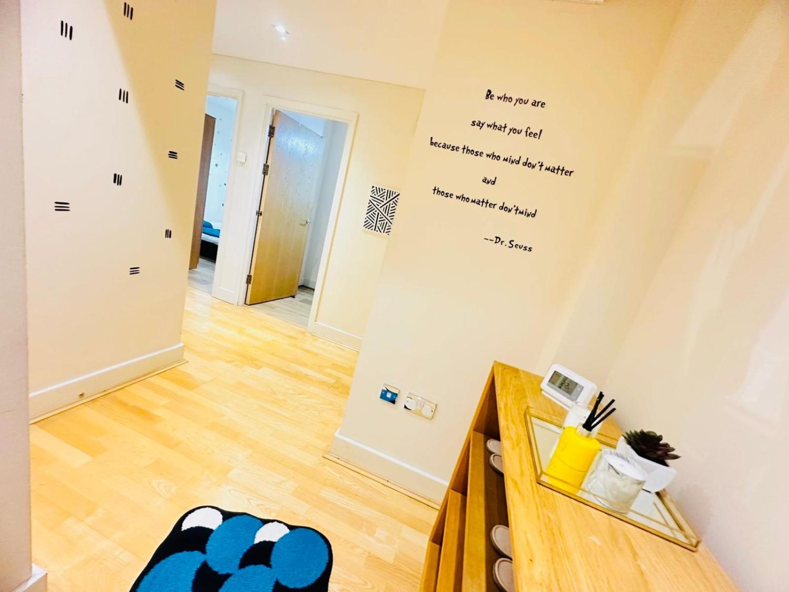 Modern 2Bed 2Bath Apartment Canary Wharf - Upto 5 Person Londres Exterior foto