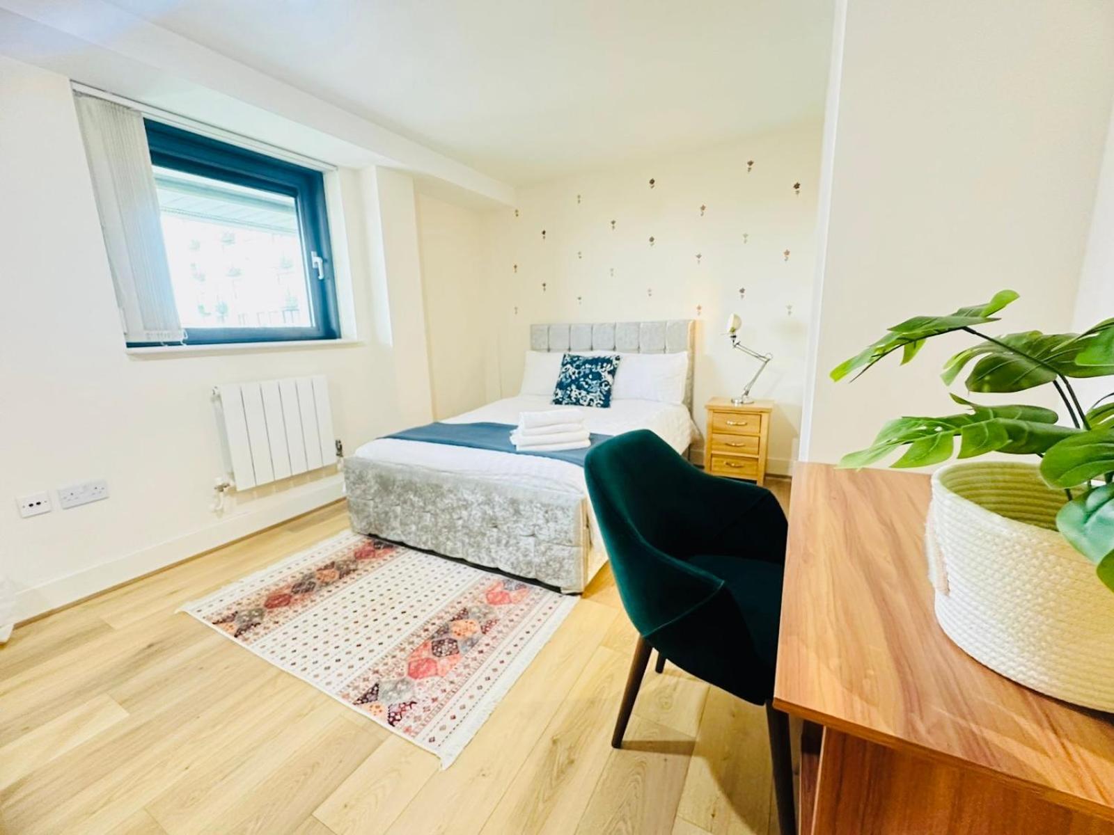 Modern 2Bed 2Bath Apartment Canary Wharf - Upto 5 Person Londres Exterior foto
